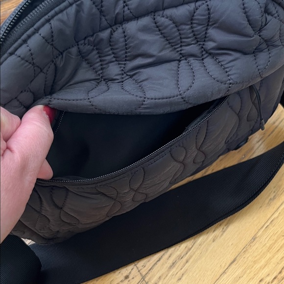 Lululemon Quilted Embrace Crossbody Bag - Picture 14 of 15